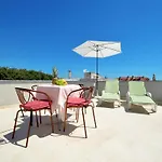 Lilly Apartment