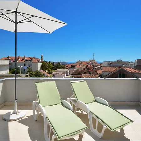 Lilly Apartman *